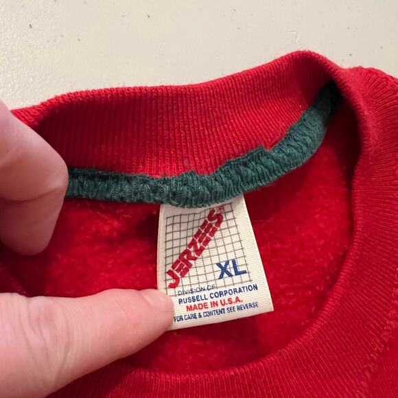 Vintage 90s Red Holiday Berry Christmas Bear Crewneck Sweatshirt Size XL USA - Picture 7 of 11
